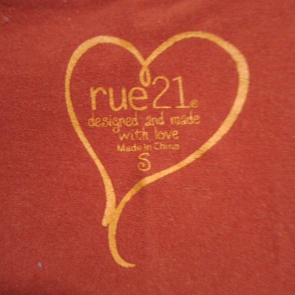 Rue21 rust colored short sleeve tee size small - Picture 2 of 4